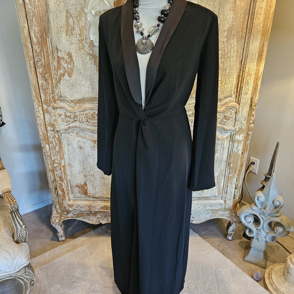 Elegant Black Long Sleeve Twist-Front Maxi Dress - Picture 4 of 8